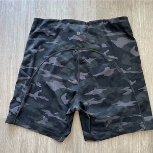 Athleta Ultimate Stash Pocket Camo 7” Short